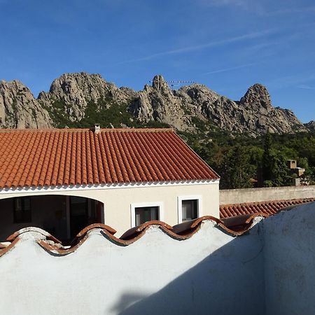 White - San Pantaleo Appartement Buitenkant foto