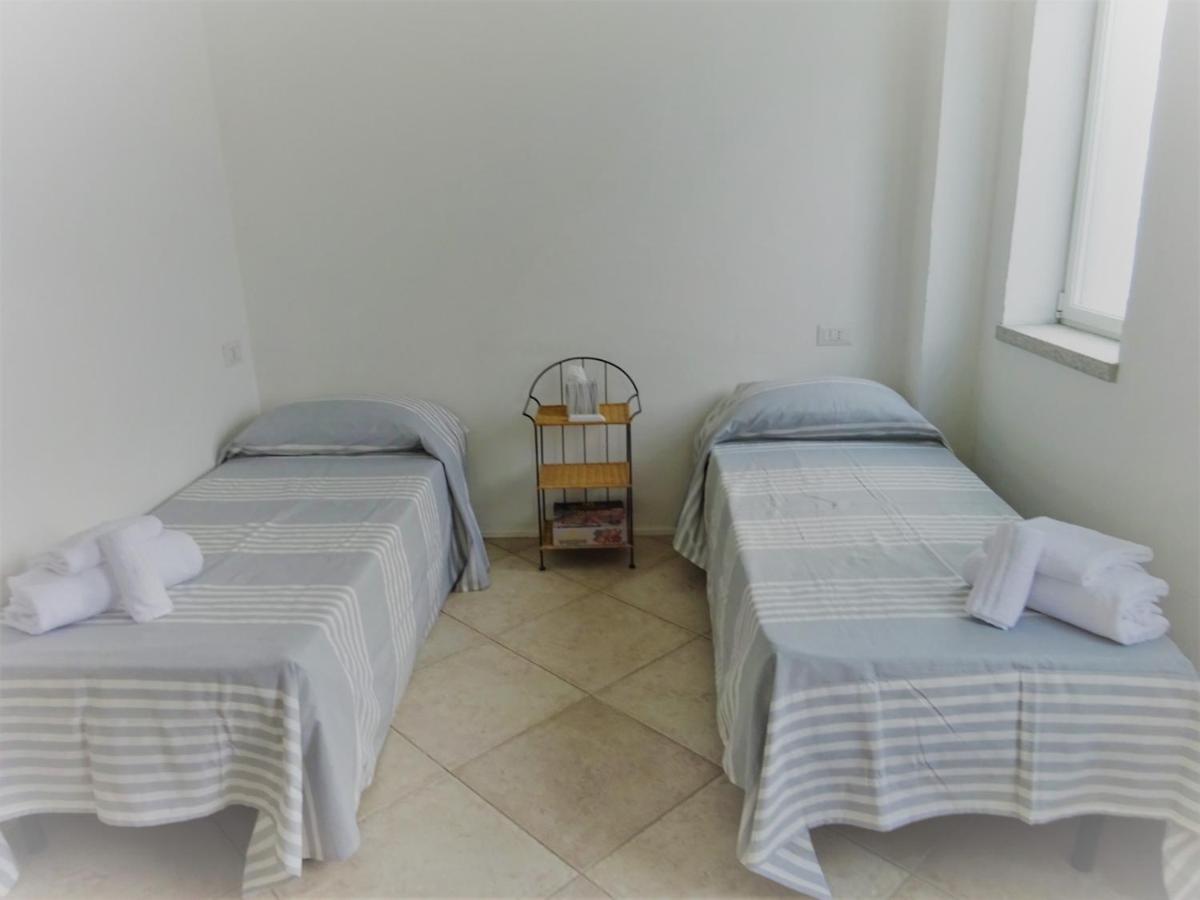 White - San Pantaleo Appartement Buitenkant foto