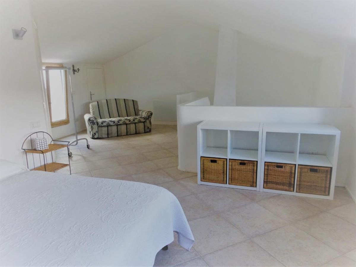 White - San Pantaleo Appartement Buitenkant foto