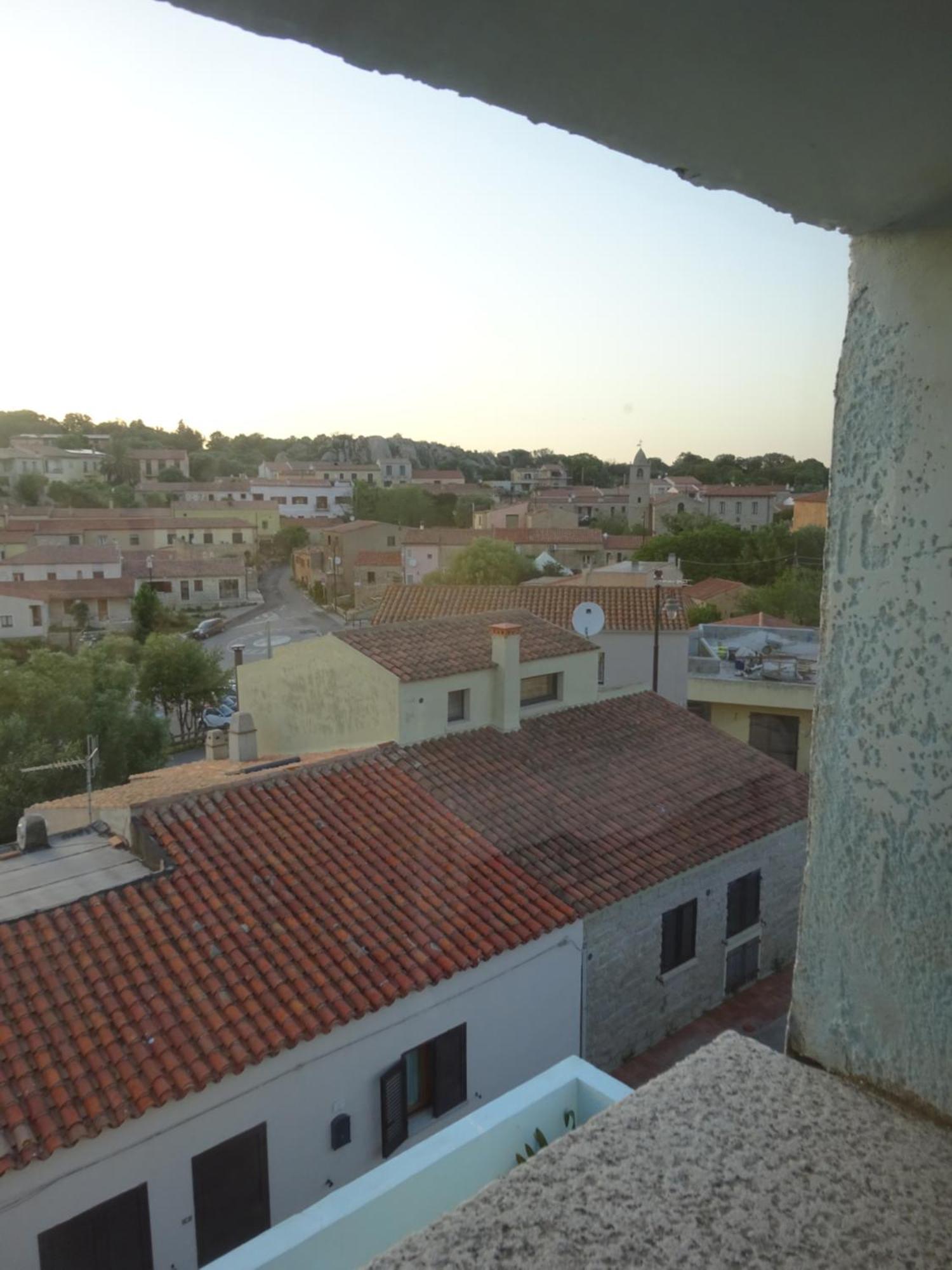White - San Pantaleo Appartement Buitenkant foto