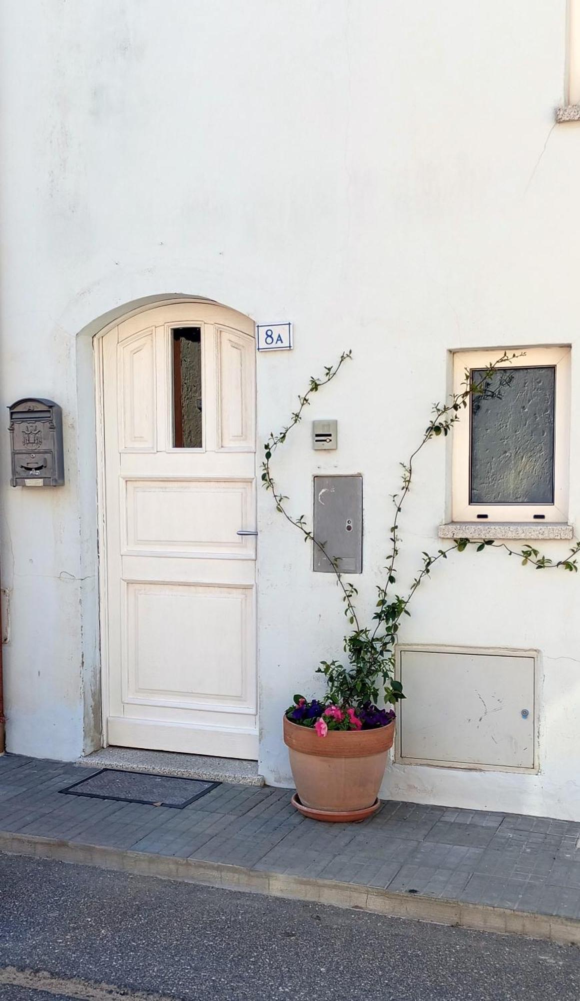 White - San Pantaleo Appartement Buitenkant foto