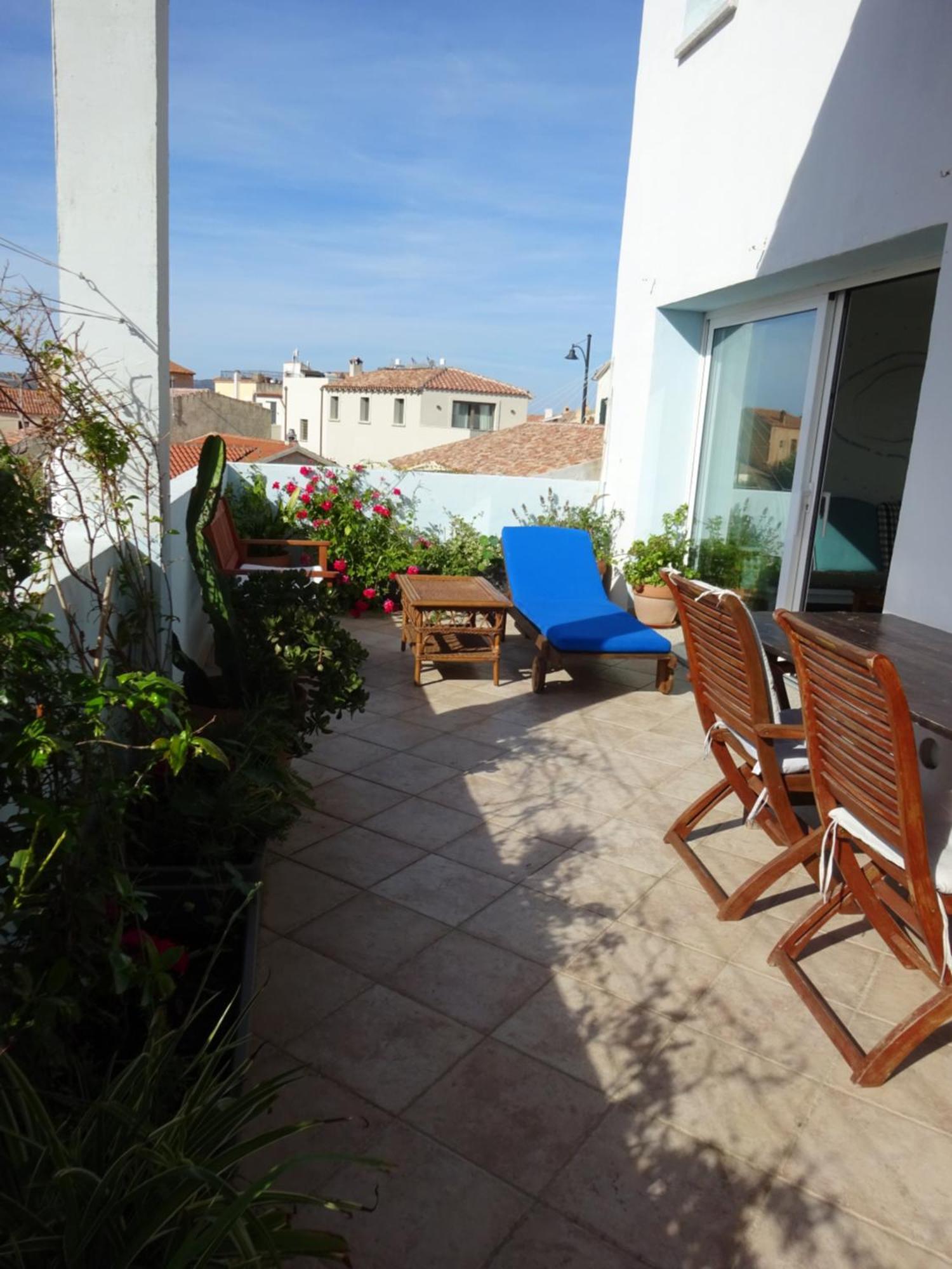White - San Pantaleo Appartement Buitenkant foto