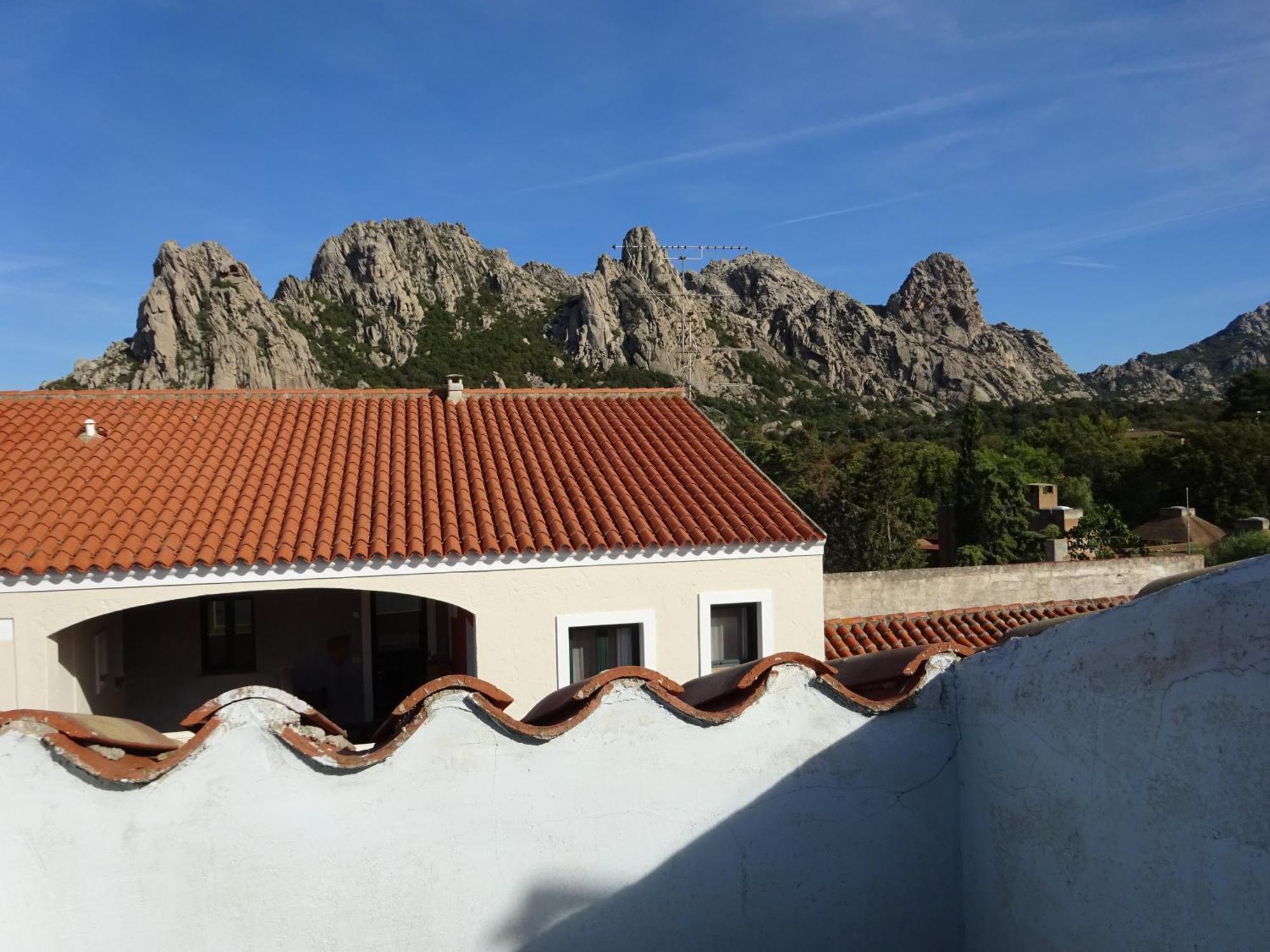 White - San Pantaleo Appartement Buitenkant foto